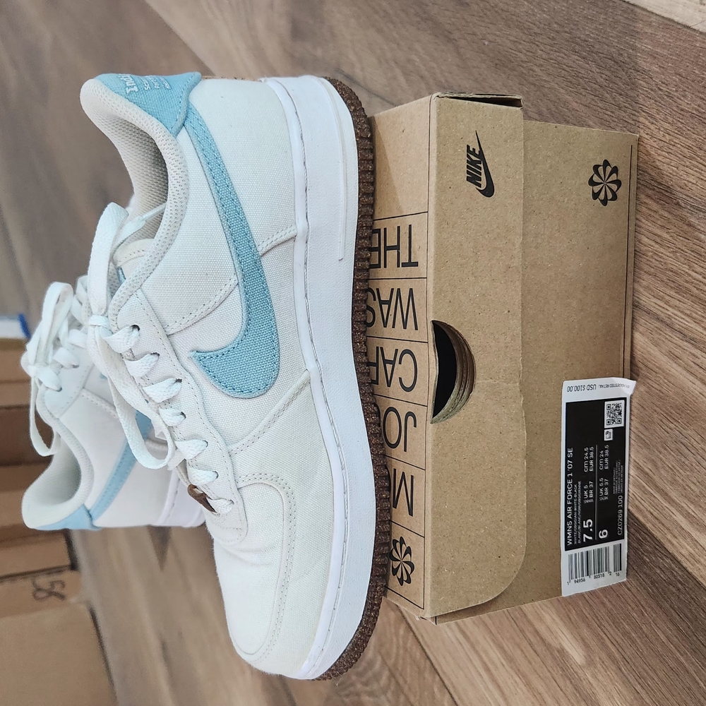 Nike White and Blue Sneakers